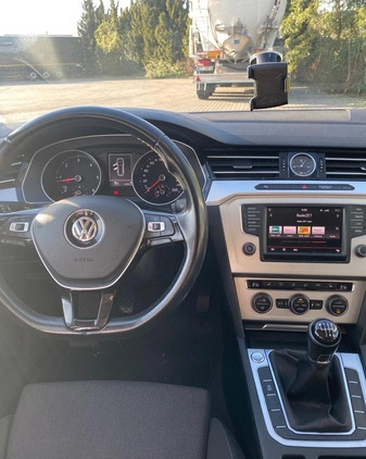 Volkswagen Passat cena 49500 przebieg: 254000, rok produkcji 2015 z Inowrocław małe 79